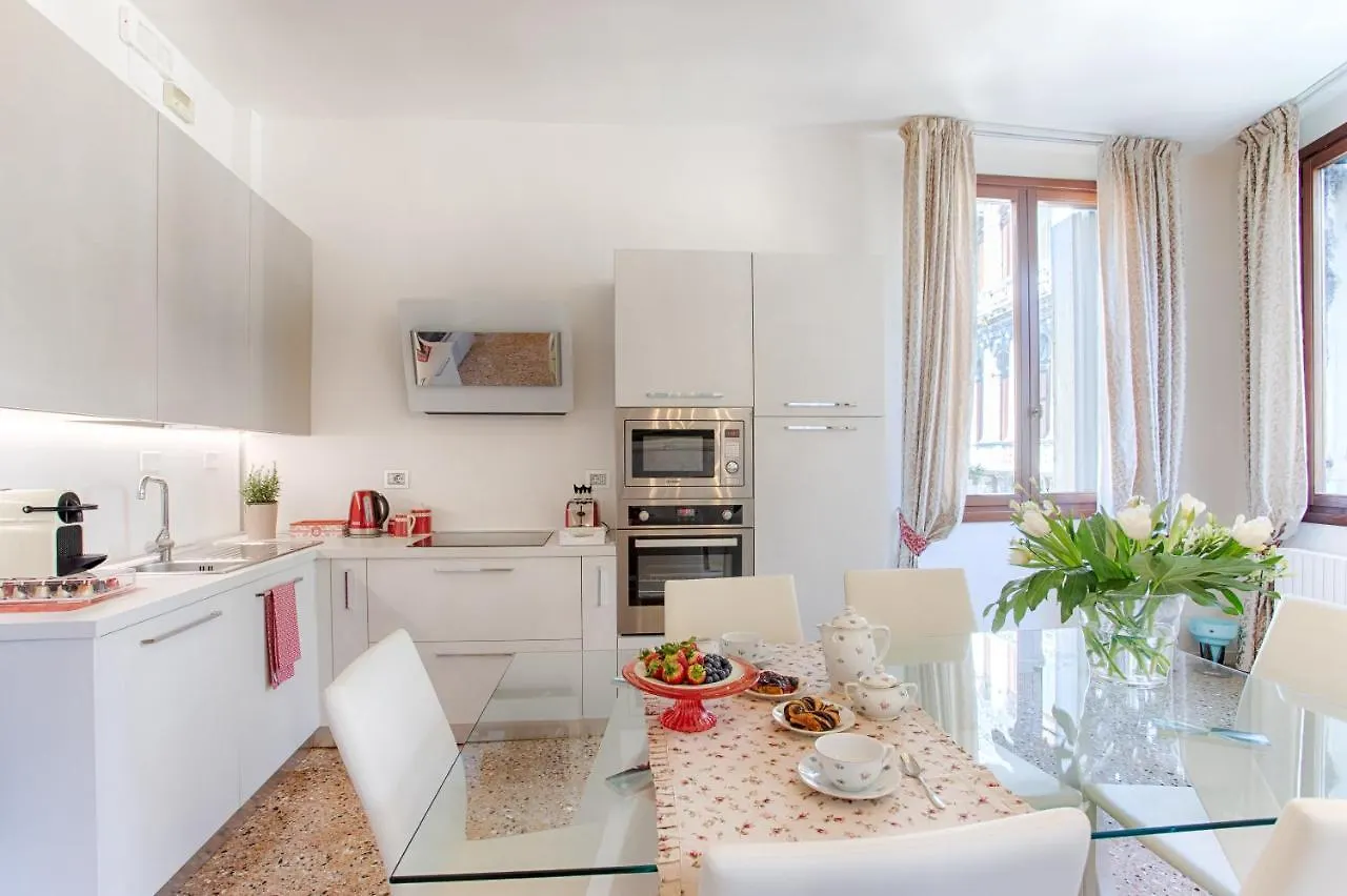 Daire Appartamento Perla Con Vista Canale Venedik İtalya
