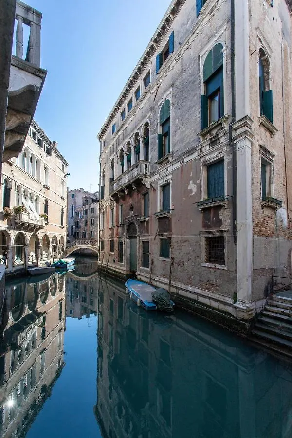 Daire Appartamento Perla Con Vista Canale Venedik